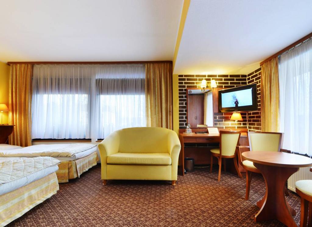 Hotel Astra Tajemniczy Ogrod Poznan Exterior photo